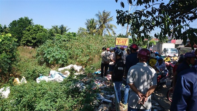 Vụ chồng bị vợ chặt đầu ở Bình Dương: Hàng xóm thấy vợ vẫn bình tĩnh đến hiện trường xem đầu chồng - Ảnh 9.