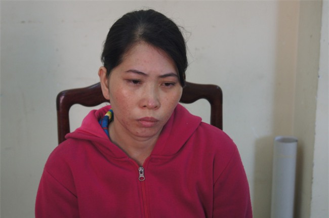 Người vợ khai do chồng đi nhậu về dọa chém nên đã đoạt dao sát hại, vứt đầu chồng vào thùng rác - Ảnh 2.