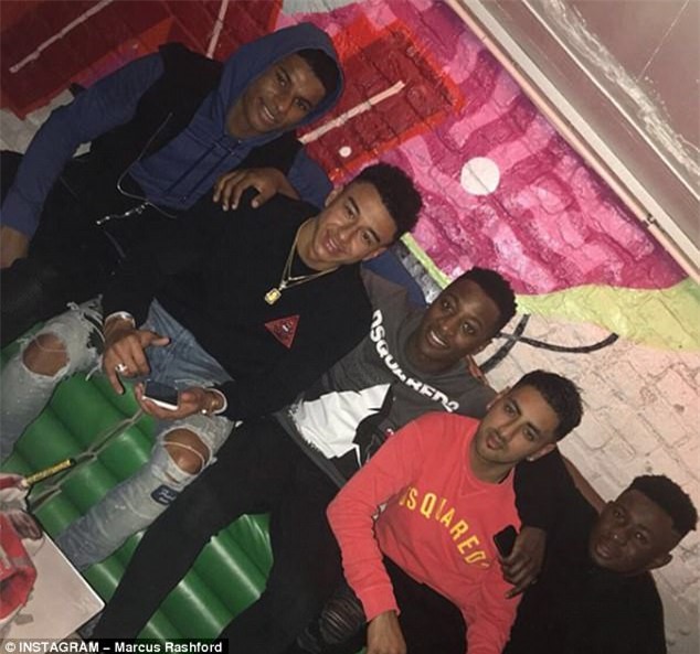 Lingard to chuc tiec sinh nhat am cung cung Marcus Rashford hinh anh 2