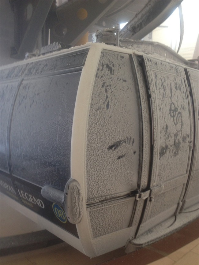 Đỉnh Fansipan trắng xóa băng tuyết khi nhiệt độ trong đêm giảm xuống -7 độ C - Ảnh 3.