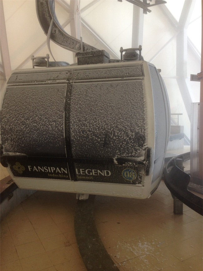 Đỉnh Fansipan trắng xóa băng tuyết khi nhiệt độ trong đêm giảm xuống -7 độ C - Ảnh 3.