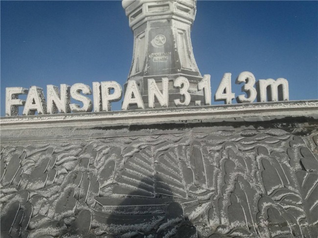 Đỉnh Fansipan trắng xóa băng tuyết, nhiệt độ ghi nhận -4 độ C - Ảnh 4.