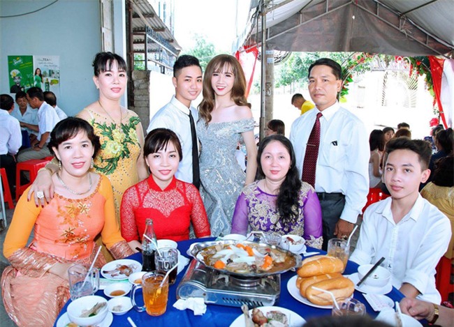 Hôn lễ có chú rể nữ, cô dâu là nam: Sau 1 tháng 2 ngày yêu nhau cặp đôi đã đòi cưới! - Ảnh 6.