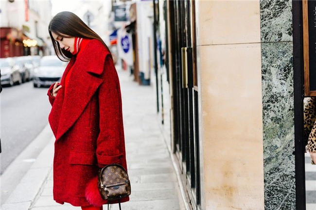 ho quynh huong khoe street style giang sinh dep lung linh giua long paris - 2