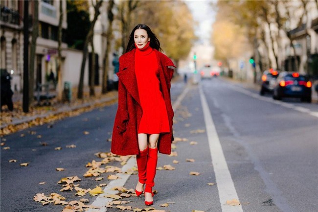 ho quynh huong khoe street style giang sinh dep lung linh giua long paris - 3
