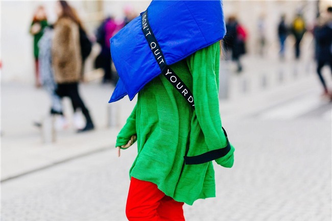 ho quynh huong khoe street style giang sinh dep lung linh giua long paris - 5