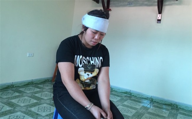 Em gái kể lại giây phút phát hiện chị tử vong trên giường, bụng có chữ