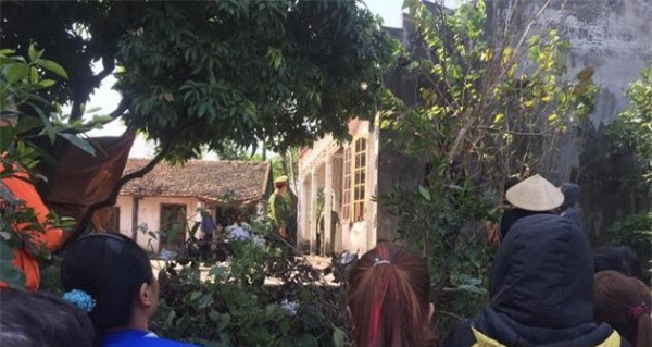 Em gái kể lại giây phút phát hiện chị tử vong trên giường, bụng có chữ phản bội - Ảnh 2.