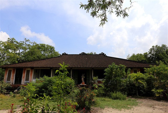 ngoi nha co co 120 cot go quy doc nhat o mien tay hinh anh 1