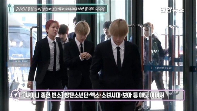 Clip: SNSD, BTS, IU sụt sùi đến viếng cùng vòng hoa, hàng dài fan ôm mặt khóc tiễn biệt linh cữu Jonghyun tại lễ tang - Ảnh 11.