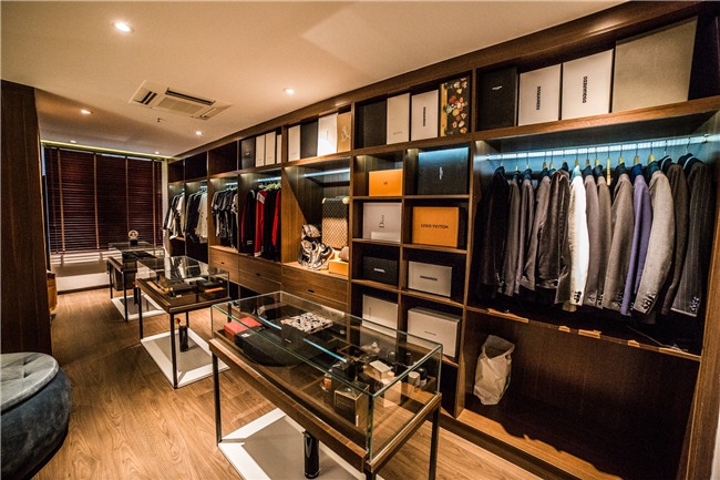 Cận cảnh nhà mới xa hoa và tủ đồ chất đầy hàng hiệu của Ông trùm chân dài Vũ Khắc Tiệp - Ảnh 6.