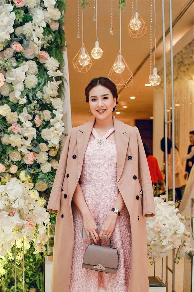 Đám cưới cổ tích với váy cưới đính 20.000 viên ngọc trai, dàn khách mời khủng và loạt xe sang của cặp đôi cậu ấm cô chiêu Hà thành - Ảnh 16.