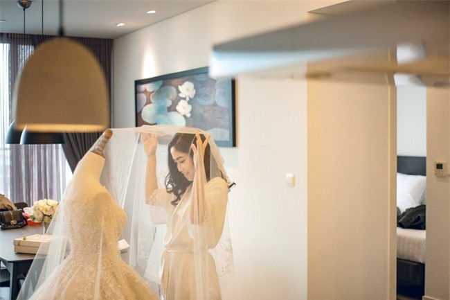 Đám cưới cổ tích với váy cưới đính 20.000 viên ngọc trai, dàn khách mời khủng và loạt xe sang của cặp đôi cậu ấm cô chiêu Hà thành - Ảnh 6.