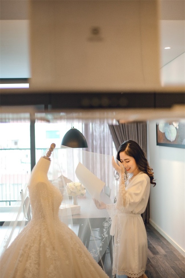 Đám cưới cổ tích với váy cưới đính 20.000 viên ngọc trai, dàn khách mời khủng và loạt xe sang của cặp đôi cậu ấm cô chiêu Hà thành - Ảnh 8.