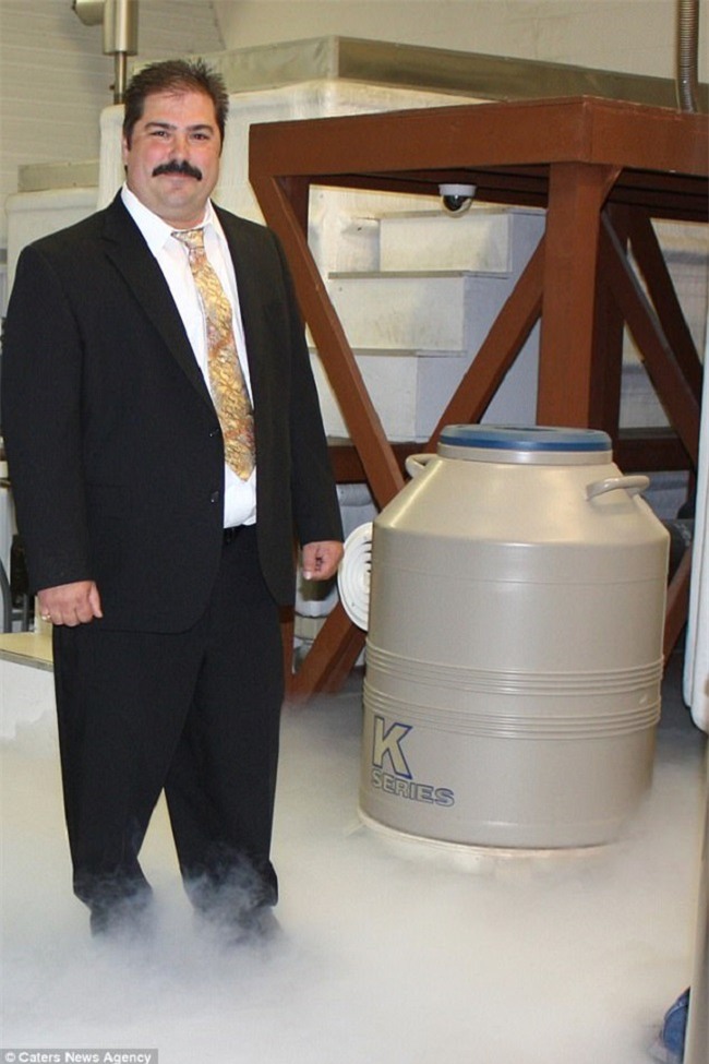 Chết rồi vẫn mong sống lại, một gia đình chi hơn 3 tỷ để đông lạnh cơ thể chờ ngày hồi sinh - Ảnh 6.