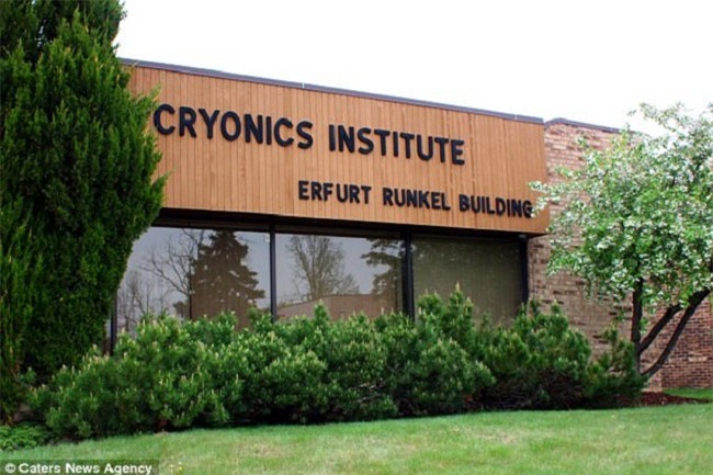 Chết rồi vẫn mong sống lại, một gia đình chi hơn 3 tỷ để đông lạnh cơ thể chờ ngày hồi sinh - Ảnh 7.