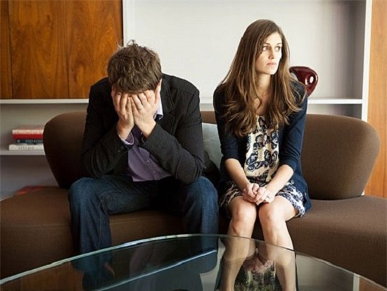 Vợ chồng tôi suýt ly hôn vì tấm thiệp cưới - Ảnh 1.