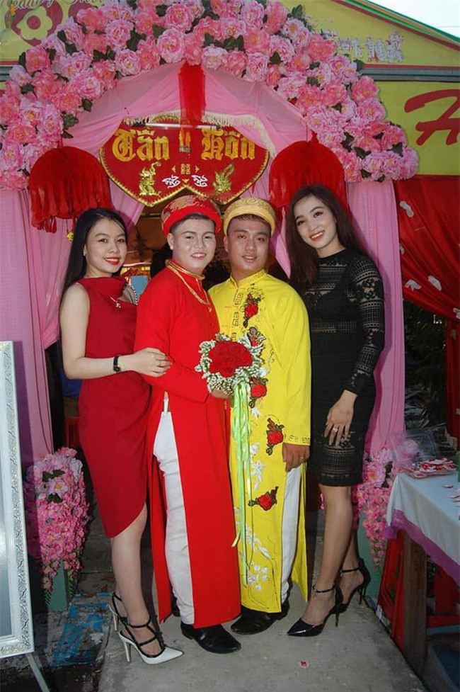 Cặp đôi đồng tính nam gây xôn xao với đám cưới hạnh phúc sau 6 năm hẹn hò