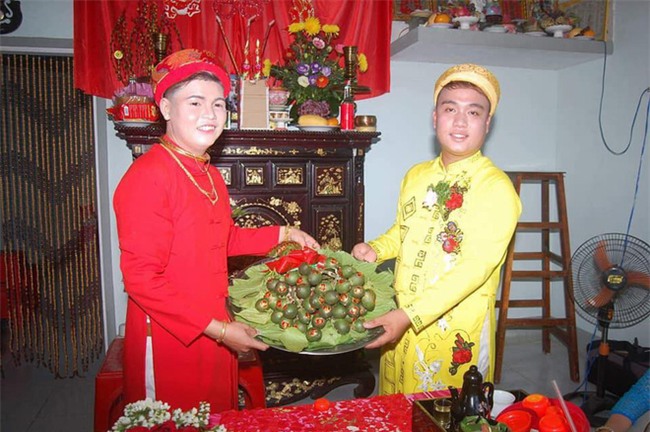 Cặp đôi đồng tính nam gây xôn xao với đám cưới hạnh phúc sau 6 năm hẹn hò