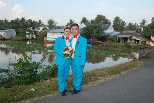 Cặp đôi đồng tính nam gây xôn xao với đám cưới hạnh phúc sau 6 năm hẹn hò