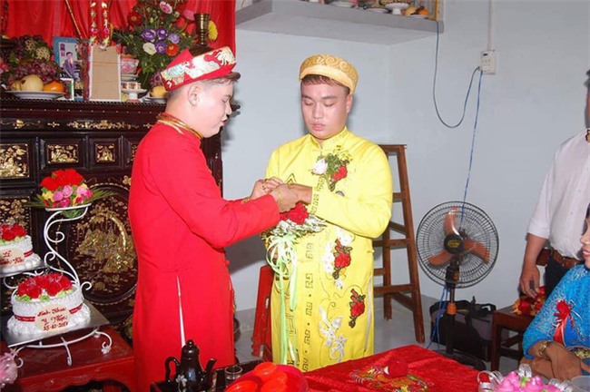 Cặp đôi đồng tính nam gây xôn xao với đám cưới hạnh phúc sau 6 năm hẹn hò