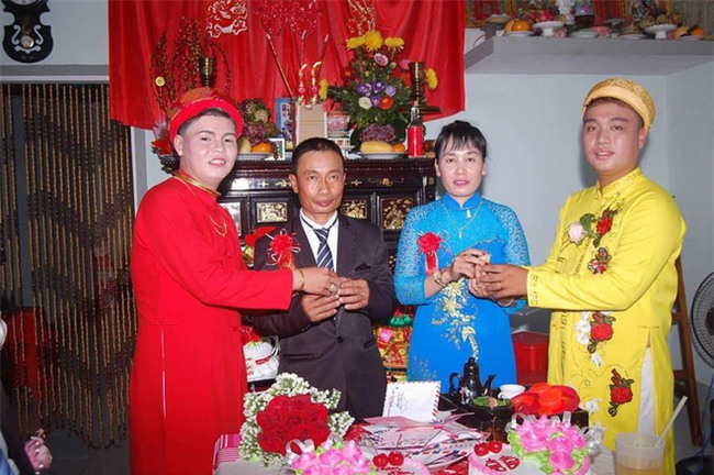 Cặp đôi đồng tính nam gây xôn xao với đám cưới hạnh phúc sau 6 năm hẹn hò