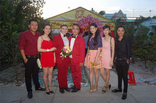 Cặp đôi đồng tính nam gây xôn xao với đám cưới hạnh phúc sau 6 năm hẹn hò