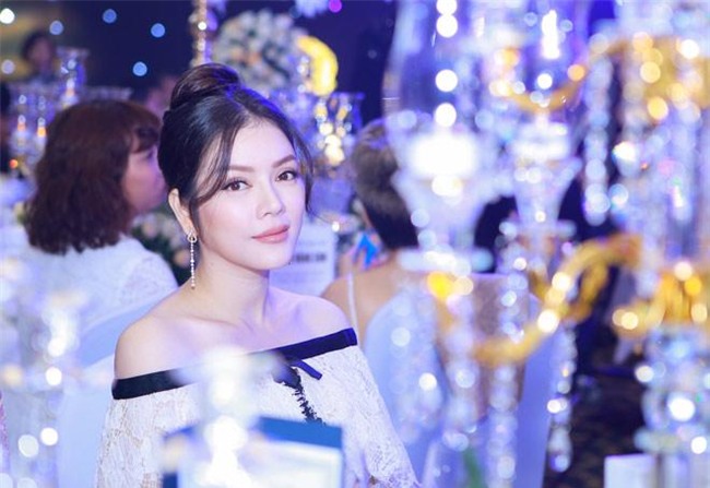 ly nha ky chinh la nguoi dep so huu chiec vay dat gia nhat vbiz nam 2017 - 5