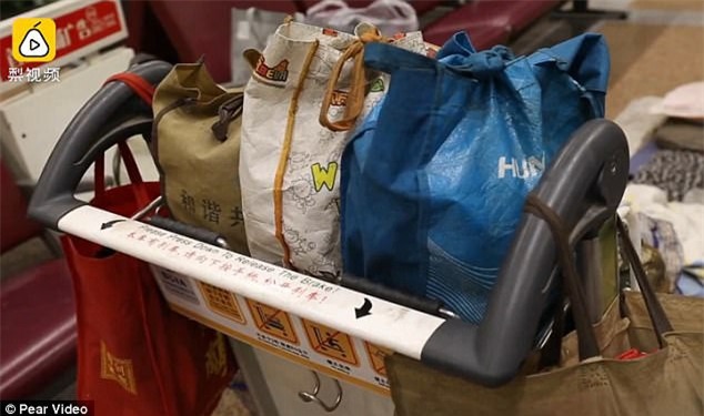 Cãi nhau với vợ, chồng bỏ nhà đi và đóng đô ở sân bay suốt 10 năm không thèm về - Ảnh 5.