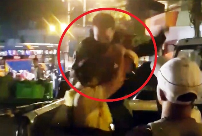 Bắt tài xế đánh cảnh sát giao thông khi xe tải bị lật