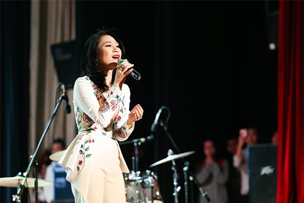 Album với điệu nhảy say rượu của Mỹ Tâm lập kỷ lục mới trên trang mua bán Amazon-6