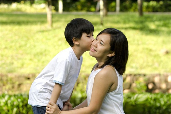 Quyết định ngừng la mắng con trong vòng 1 năm, bà mẹ 4 con đã rút ra nhiều bài học quý giá - Ảnh 2.