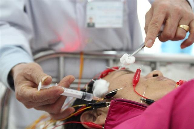 ha noi: ret dam duoi 9 do c, so nguoi nhap vien vi meo mom, tron mat gia tang - 4