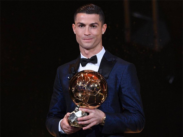CR7 lần thứ 5 giành Quả bóng vàng