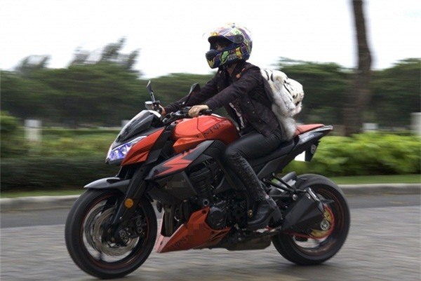 Những sao Việt giàu nứt vách đổ tường nhưng thích đi motor hơn xế hộp - Tin sao Viet - Tin tuc sao Viet - Scandal sao Viet - Tin tuc cua Sao - Tin cua Sao