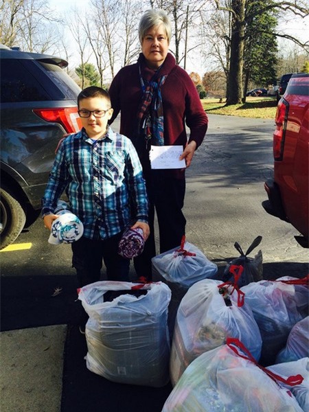 Cậu bé Frye và những tấm chăn được mua từ tiền mà cậu dự định để mua chiếc máy chơi game Xbox mà mình yêu thích