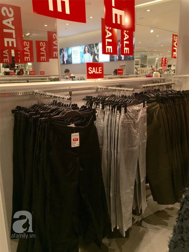 H&M sale 50% nhưng tìm được đồ để mua thì... hơi khó - Ảnh 7.