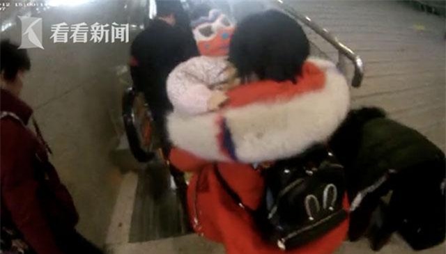 mau thuan voi chong va me chong, nang dau quan tri mang con 10 thang tuoi di ban - 3