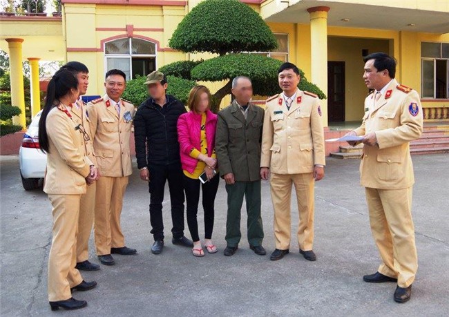 ha nam: hieu nham tinh cam cua nguoi yeu, co gai dinh nhay cau tu van nhung bat thanh - 1