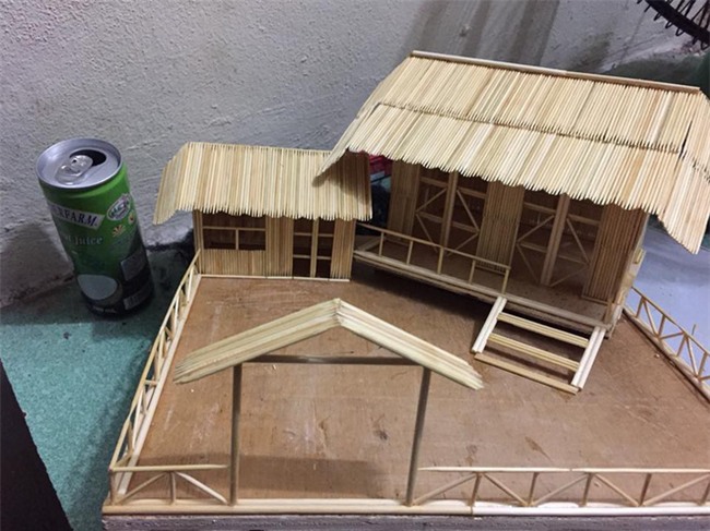 Chàng trai hì hục dựng nhà tăm tặng bạn gái, bị bĩu môi từ chối ngay từ vòng dắt xe - Ảnh 2.