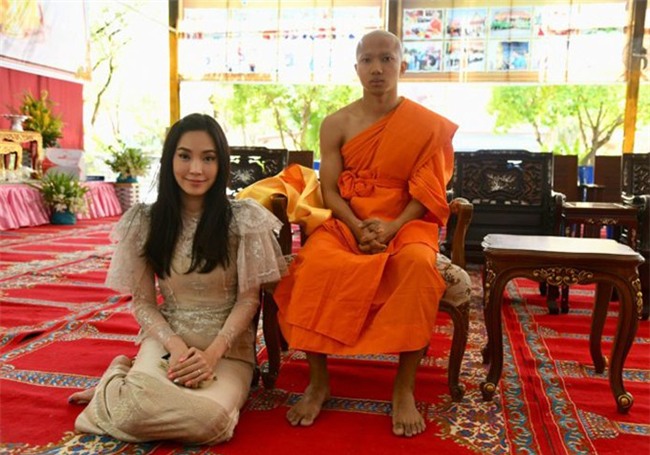 Messi Thái cạo đầu đi tu báo hiếu cha mẹ - Ảnh 3.