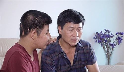 Bố Quốc Tuấn vui mừng vì Bôm tiếp tục được nhận học bổng xuất sắc - Ảnh 2.