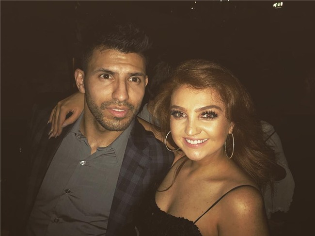 Pep Guardiola moi 500 nhan vien du tiec mung vo dich luot di hinh anh 4