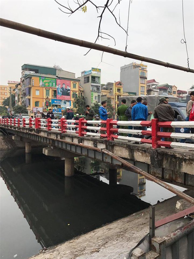 Hà Nội: Phát hiện thi thể nam giới dưới sông Tô Lịch vào lúc sáng sớm - Ảnh 3.