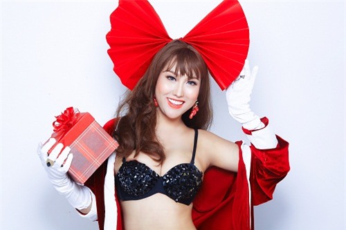 ve dep boc lua phi thanh van khi mac bikini tao dang chup hinh noel hinh anh 7