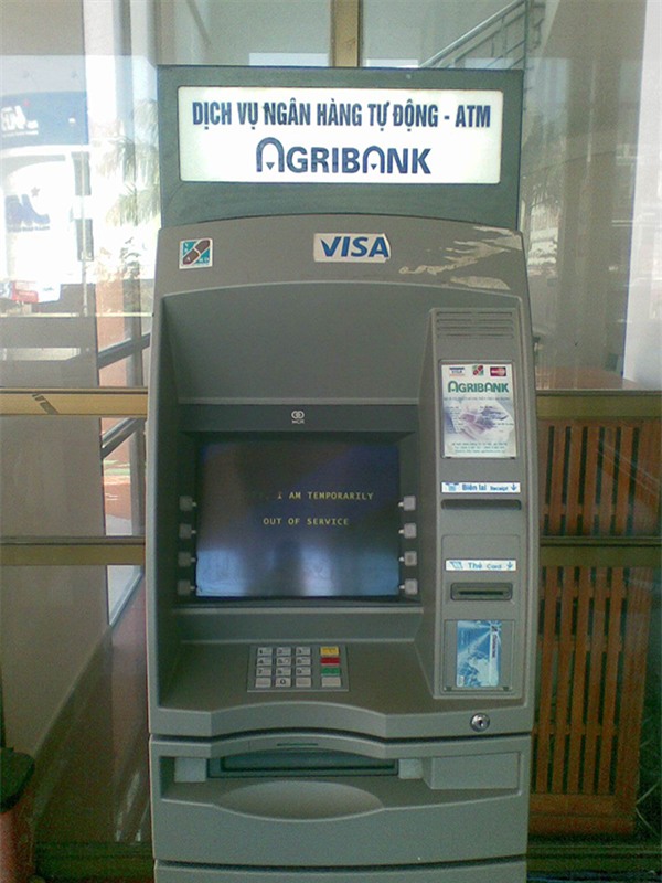 Hàng trăm khách hàng hốt hoảng khi bị mất tiền và dữ liệu thông tin thẻ ATM