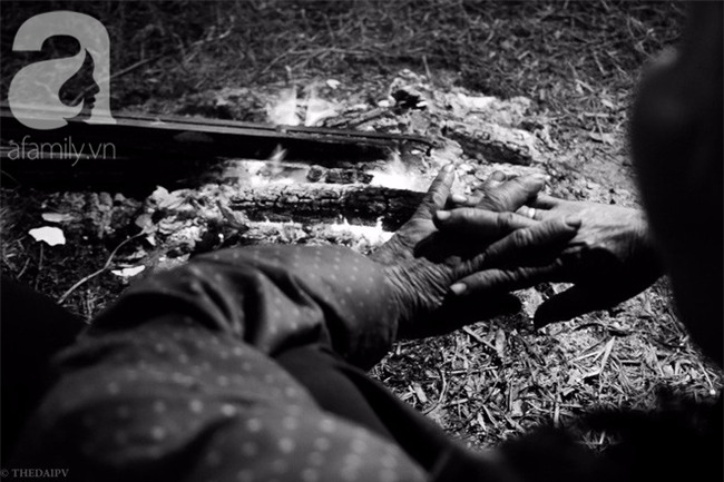 Chuyện tình đính ước bằng thanh sắt ve chai mà bền bỉ qua 30 mùa đông của hai ông bà lấy gầm đường sắt trên cao làm nhà - Ảnh 13.