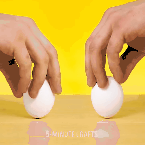 Đặt 2 quả trứng lên bàn rồi xoay, bạn sẽ biết đâu là quả trứng đã luộc rồi - Ảnh 2.