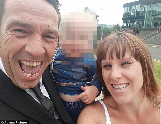 Đi dự tiệc Giáng sinh say xỉn về nhà, vợ bất ngờ dùng dao đâm chồng đến chết - Ảnh 1.