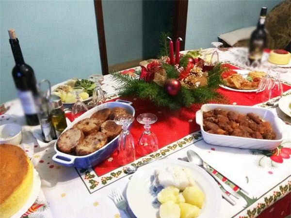 20 bua an giang sinh o cac nuoc tren the gioi, co nuoc don so bat ngo - 16